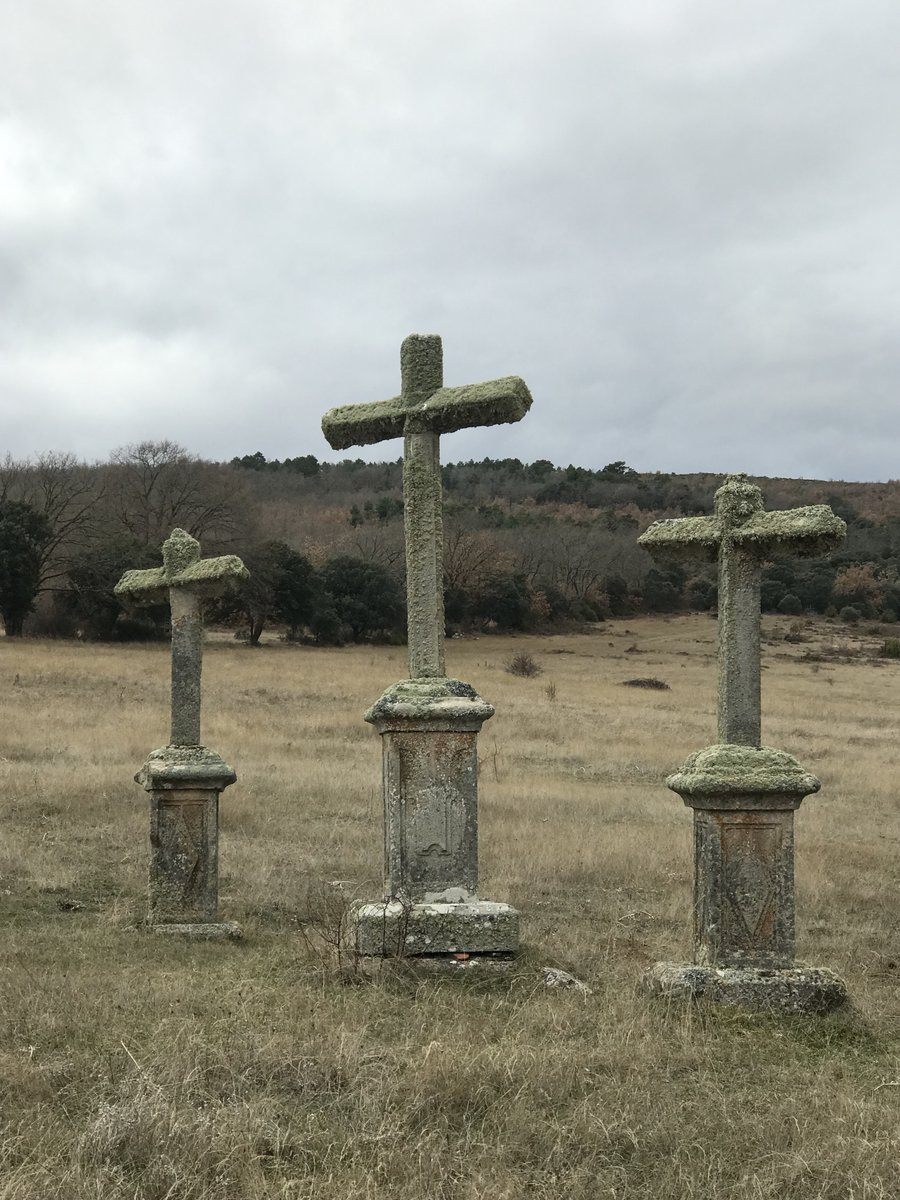 paisajesagrados's tweet photo. Los #viacrucis se ubican en las salidas de las poblaciones y cercanos a ermitas o humilladeros dando lugar a recorridos procesionales compuesto por las 13 estaciones del Calvario. En #Soria los más destacados están en #Narros #Golmayo #Fuentetoba #Almazán https://t.co/coaGJ3fj6r