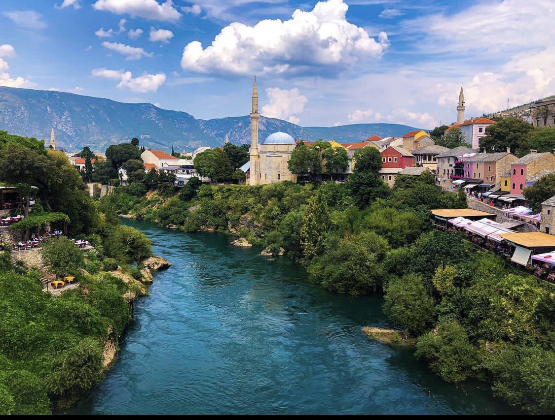 hafizkenny's tweet photo. Mostar, Bosnia : lawa nak mampos ye sini. Kiri piskeni ambil gambar dari jambatan, kanan piskeni ambil dari atas menara masjid tu. 

Kravica Waterfalls, Bosnia (3rd pic) : kat sini kalau korang datang bawa la baju mandi sekali sebab boleh mandi. https://t.co/O5Bfy9bd4J