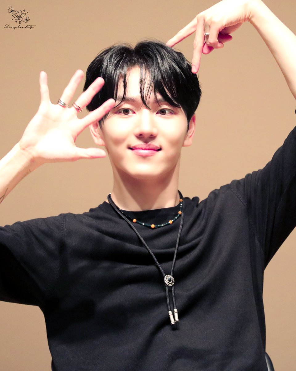 Kinphrodite's tweet photo. 220813 뮤직코리아 팬싸인회  

고양이 🐱 

#펜타곤 #키노 #남신키노 
#PENTAGON #KINO  
@CUBE_PTG https://t.co/sYmPeMbHJY