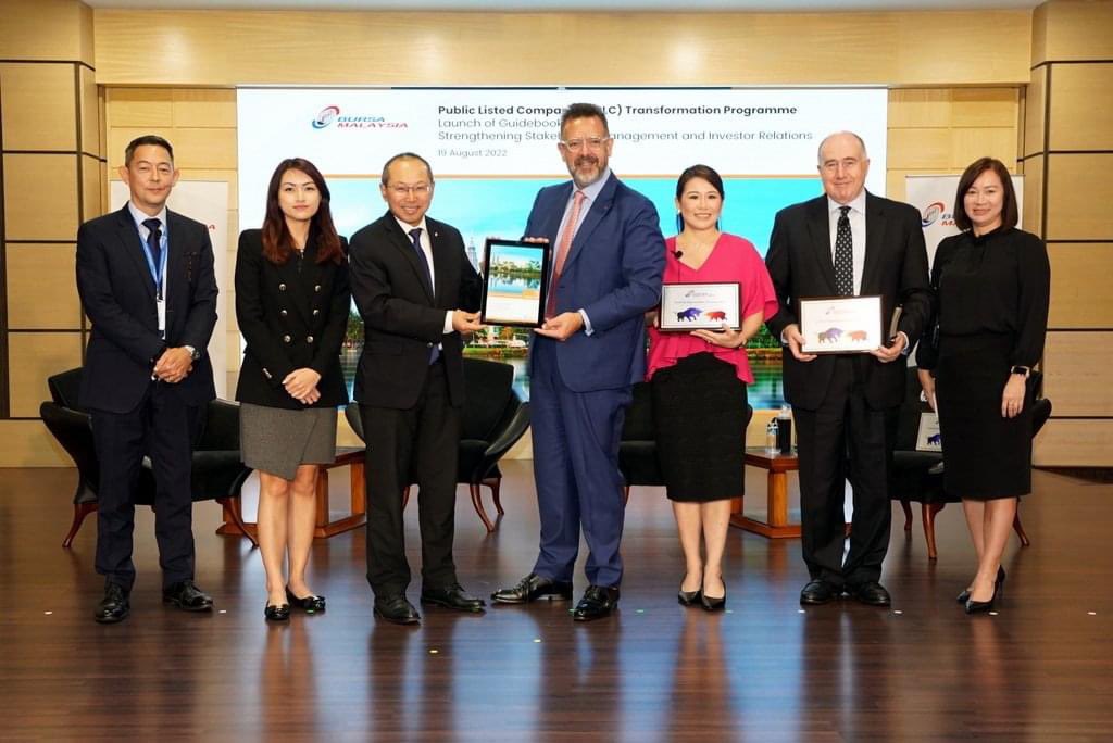 BursaMalaysia's tweet photo. The Exchange recently launched the 3rd #PLCT Programme Guidebook entitled “Strengthening Stakeholder Management &amp; Investor Relations”. 

The Guidebook 3 covers eﬀective stakeholder management, investor relations &amp; crisis communications when engaging with the many- [1/3] https://t.co/CEUY2P1hYq