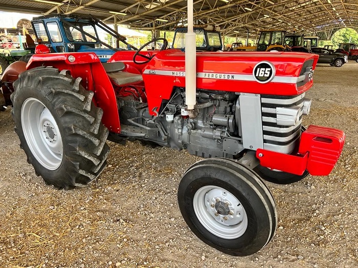 CheffinsMachine's tweet photo. A big shout out to everyone that came to our Harrogate Vintage sale @YEventCentre on Saturday. Here are some of the highlights - Massey Ferguson 35X - £12,328, Massey Ferguson 165 - £10,505, Field Marshall Series II Contractors - £18,760, Fordson Super Major - £6,646. https://t.co/S8sUCWjD11