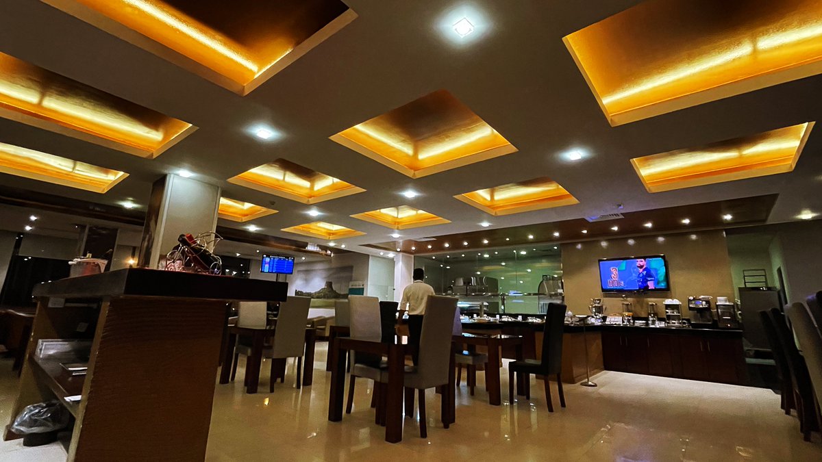 veidehigite's tweet photo. At Serendib Lounge at Bandaranaike International Airport! #namastefromsrilanka #onlyinsrilanka #iflysrilankan #srilankanairlines #youareourworld @flysrilankan #travelwithkrazybutterfly #businessclass #flybusinessclass https://t.co/Nr9g7ZWecz