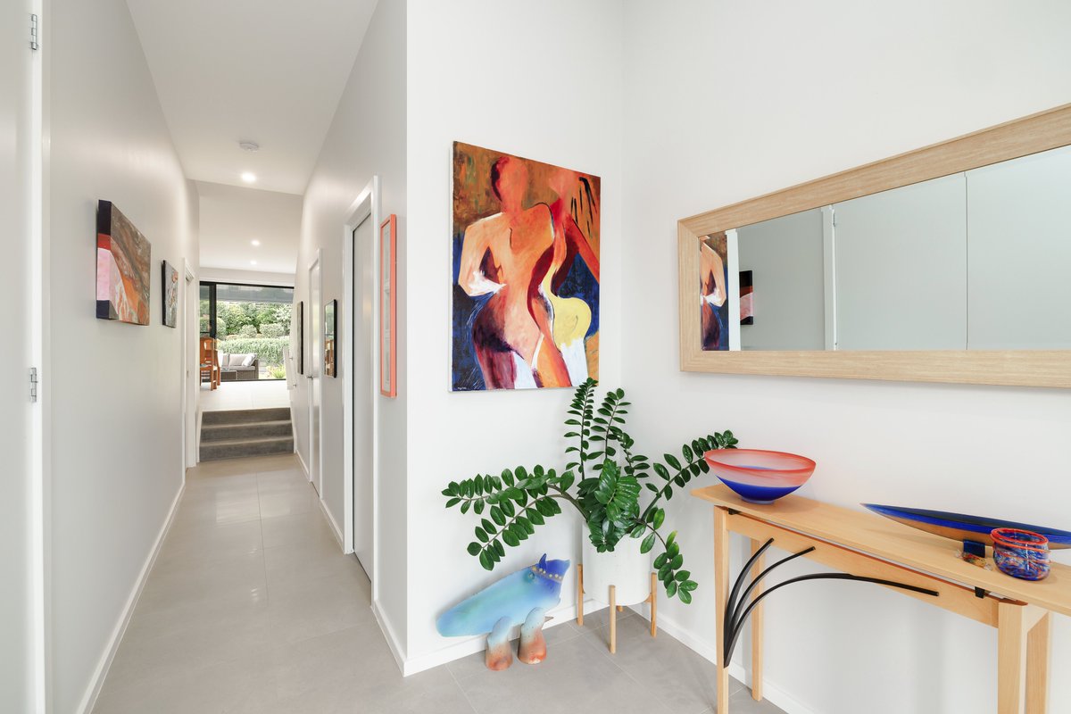 Eye3PhotoDesign's tweet image. 7 Ryhope St Mount Hutton, photographed for Lisa Borstel at Raine &amp;amp; Horne Belmont.

Such a beautifully presented home with an abundance of colour and original artwork.

#realestatephotography #realestate #eye3photodesign #newcastlerealestatephotographer #lakemacquarierealestate