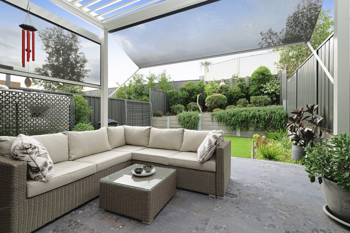 Eye3PhotoDesign's tweet image. 7 Ryhope St Mount Hutton, photographed for Lisa Borstel at Raine &amp;amp; Horne Belmont.

Such a beautifully presented home with an abundance of colour and original artwork.

#realestatephotography #realestate #eye3photodesign #newcastlerealestatephotographer #lakemacquarierealestate