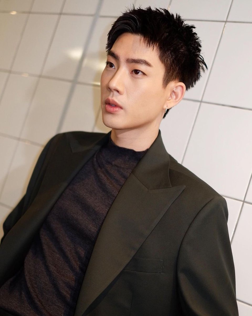 offguning's tweet image. HELLO WTHHSHSJSJSKXKSK