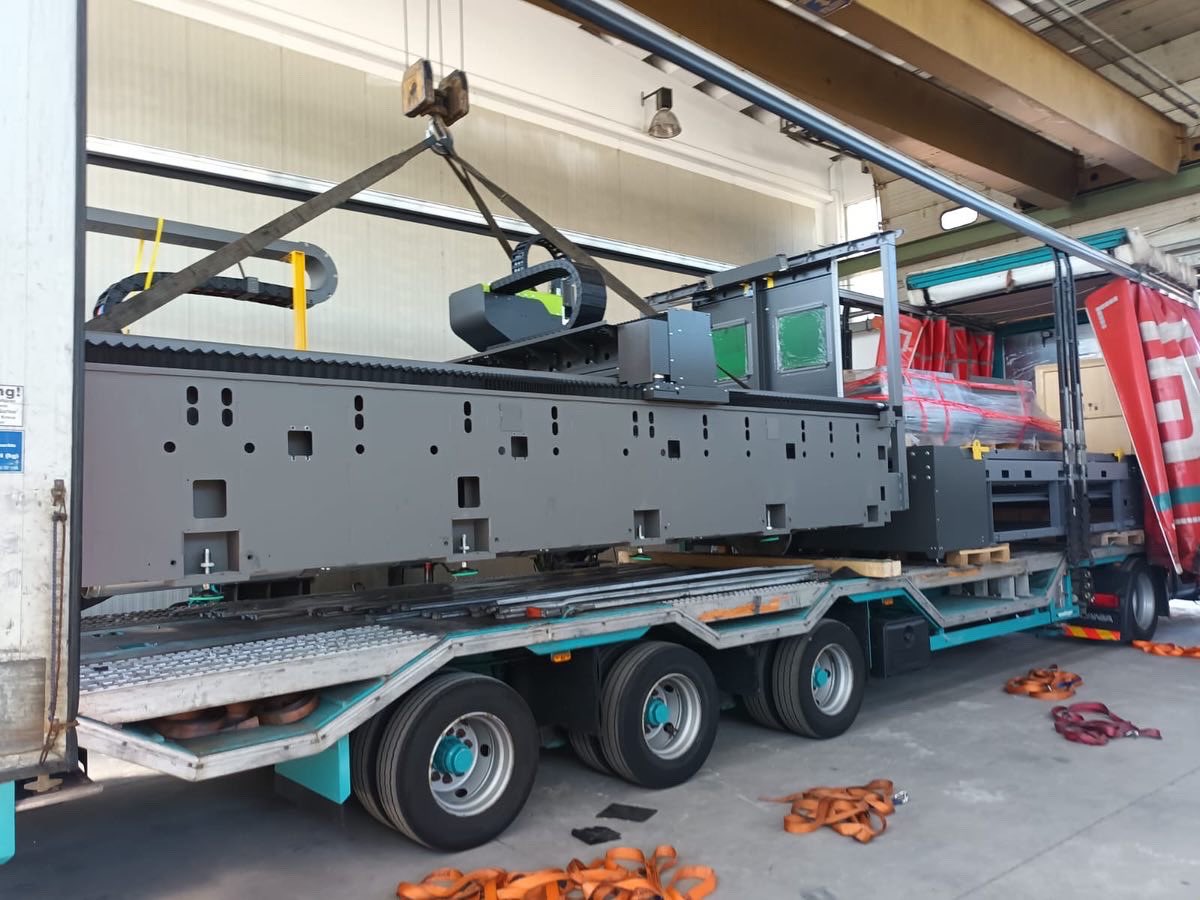 Lasertech_'s tweet photo. Installazione in corso di un altra DNE Global LC4 6000w fiber in provincia di Cuneo

#Dneglobal #lasertechservice #lamiere #bestdeal #tagliolaser https://t.co/NBbUbUl3nh
