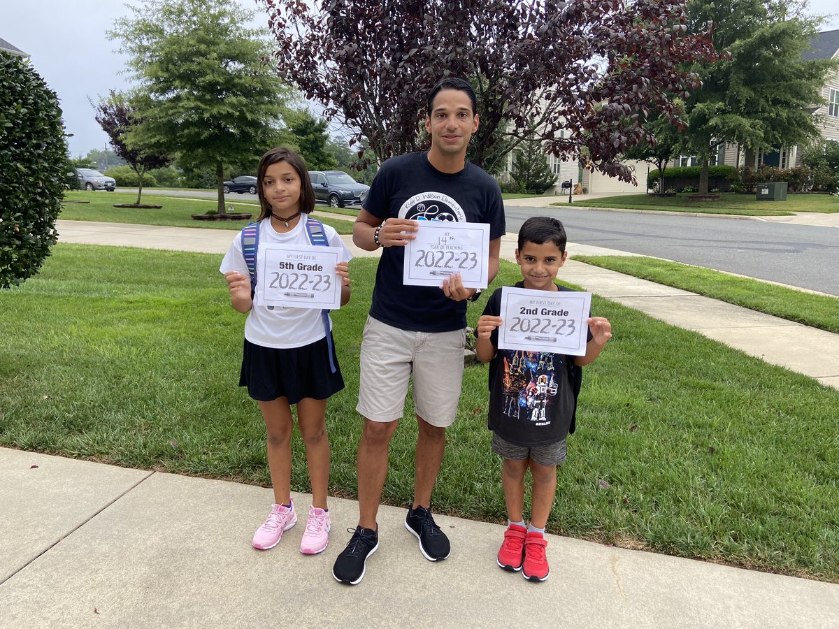 Meis_Hernandez's tweet photo. Happy #PWCS1stDay to all of our friends and colleagues in @PWCSNews! @KyleRWilsonES https://t.co/Jk2WlggfHu