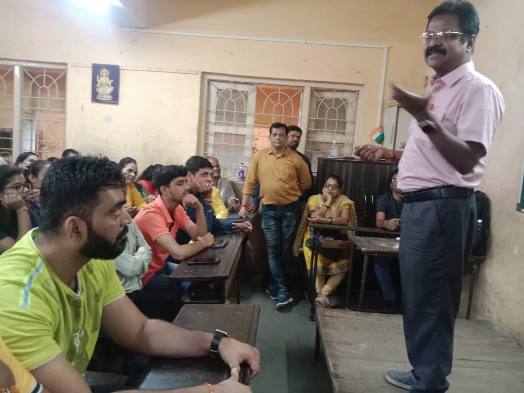 shibafame's tweet photo. physical meeting at Dadar
#shibafame
@shibafame https://t.co/y1hNy3oWAb
