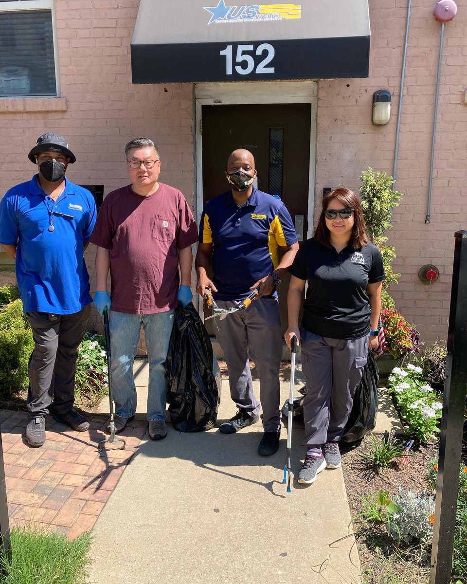 usvetsdc's tweet photo. @MGMNatlHarbor employees came to U.S.VETS to beautify our campus this weekend— and they sure looked good doing it!! Thank you, MGM, for committing to #HonorUSVETS 🪖👏🏾💪🏽 https://t.co/k7TrflOpFd