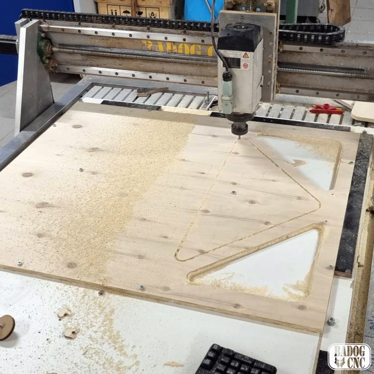BadogCNC's tweet photo. Nous avons fabriqué notre propre valise pour notre machine CNC Badog. Nous avons personnalisé le design en utilisant notre logiciel concurrentiel. #Badog #CNC #milling #artisan #fraisage #Fribourg #Switzerland #crafts #arts #woodworking #painting #industrial #HouseoftheDragon https://t.co/KpbO48R4nS