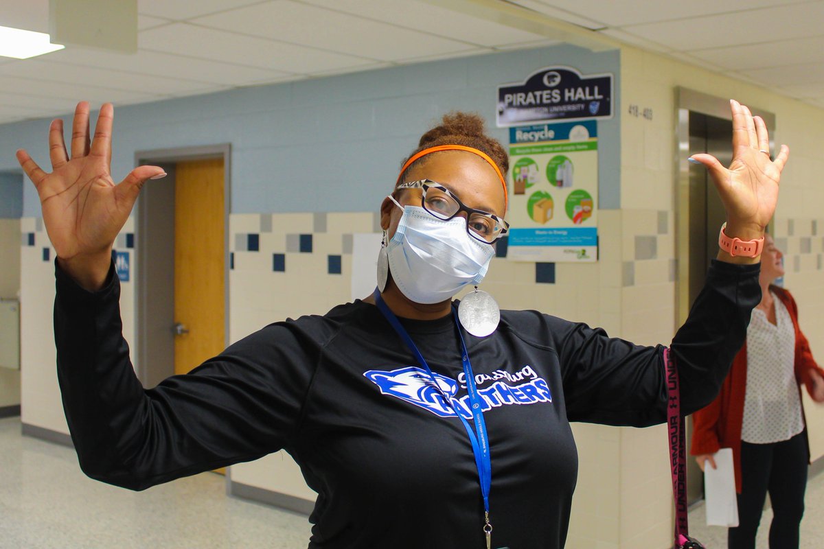 NewsSandburg's tweet photo. 1st day jitters?  No worries, our staff @Sandburg_MS is ready to help you get to where you need to be #PantherPride https://t.co/AfEou5fYud