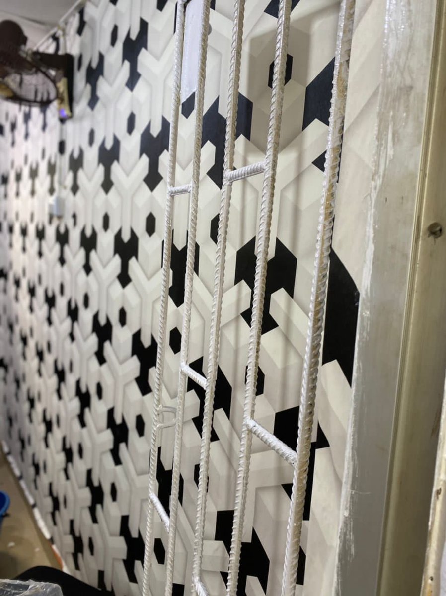 SamsonPhillips3's tweet photo. It's Monday Morning oh.... This is what I do.
Painting
Decorative painting
Wallpapers installation
3d installation
Abeg my Client fit dey your Contact list
@HenshawKate 
@RBiakpara 
@aproko_doctor 
@Ekitipikin https://t.co/oj3dFuspw4