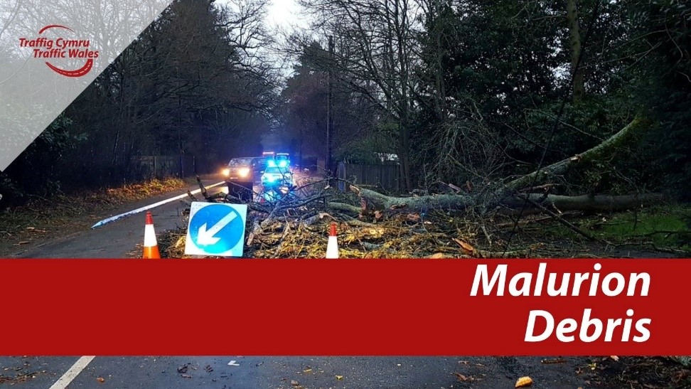 TrafficWalesN's tweet photo. ⚠Debris⚠
#A483 southbound between J3 #Rhostyllen & J2 #Rhosllanerchrugog.
Lane 1 blocked | Traffic Officers en route.
#TrafficWalesAlert https://t.co/PV3pr59x7M