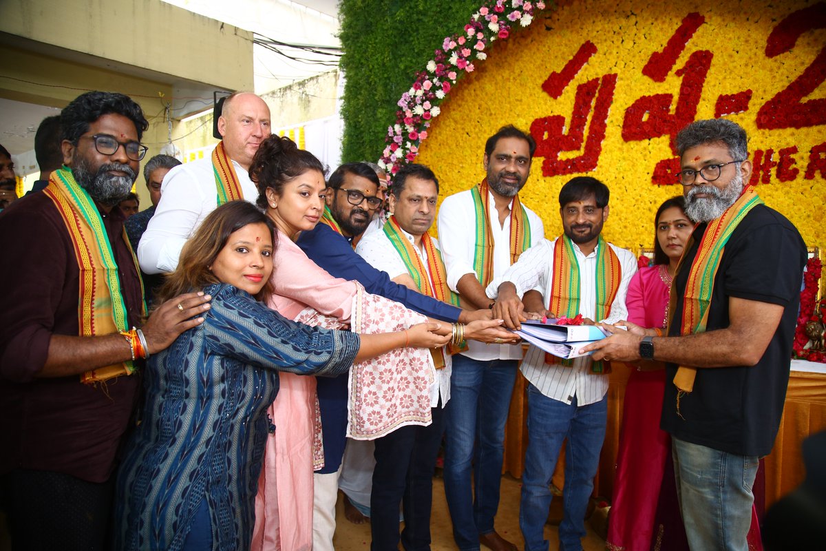 PushpaMovie's tweet photo. #PushpaTheRule starts off on an auspicious note with the Pooja Ceremony ❤️ 

Filming begins soon ❤️‍🔥

BIGGER and GRANDER 🔥
#ThaggedheLe 🤙
#JhukegaNahi 🤙

Icon Star @alluarjun @iamRashmika @ThisIsDSP @aryasukku @SukumarWritings @MythriOfficial https://t.co/2OgjkOFlrF