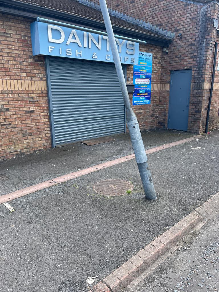 FryingSquad's tweet photo. 🚨 The News Is Out 🚨 

We are happy to announce that we are opening a new shop on Clandeboye Road! We will keep you guys updated on the progress &amp; opening time! 

#NewBeginnings #NewShop #DiscoverNI #BangorNI #BangorCity #FishandChipLover #FishandChips #FishandChipShop https://t.co/4CG3kXHEfa