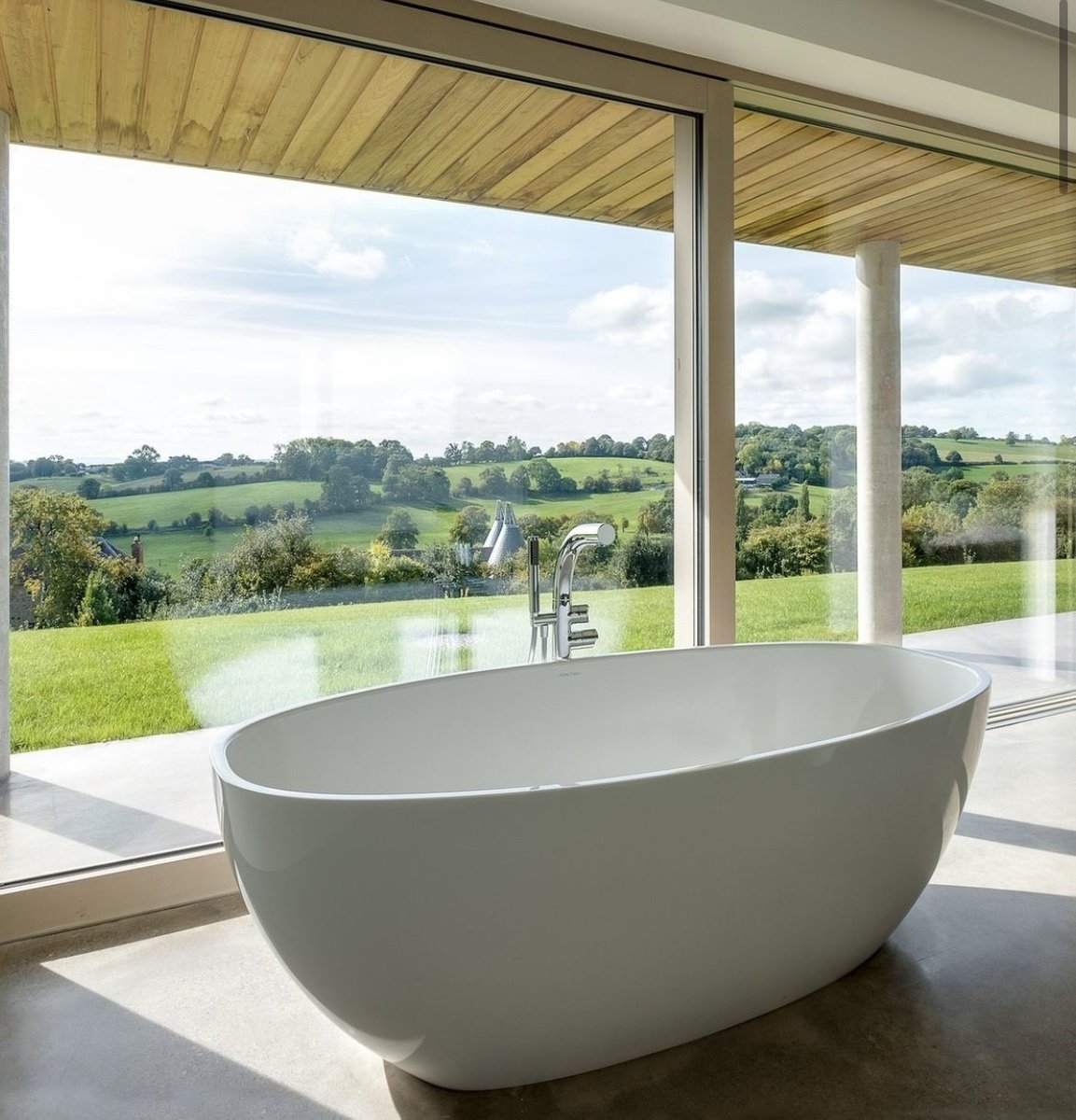 lilybainbath's tweet photo. With a view like this, not much else is needed to create a magical bathing experience. However, the stunning Victoria + Albert Barcelona bath is the perfect place from which to admire the open countryside. 😍
#vandabaths #baths #quarrycast #lilybain https://t.co/jCMuMEU0bv