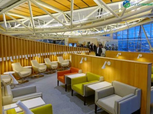 lounge_review's tweet photo. @skyteam elite and premium passengers going through #Vancouver can experience the terminal’s best views, substantial food selection, and complete line-up of amenities at the SkyTeam Vancouver Lounge.
https://t.co/Ns6R9N35Zs https://t.co/ngabXzxaAg
