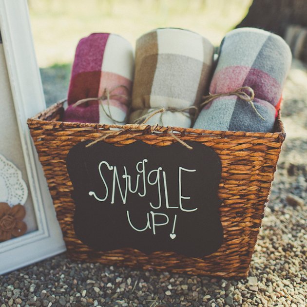 Keep Warm At English Summer Weddings bit.ly/2biewyu