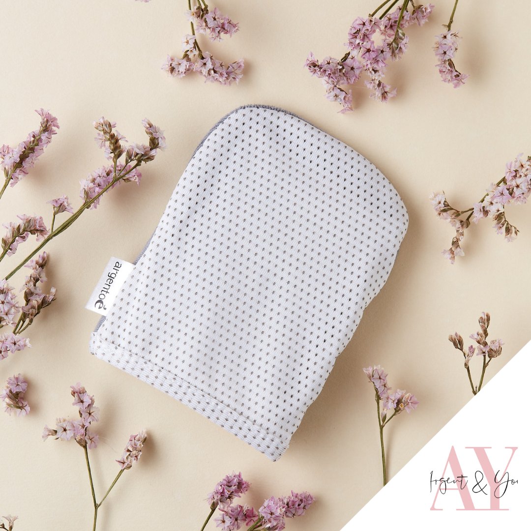 Le saviez-vous ?

Pas seulement un gant exfoliant et purifiant, Caresse d’argent en tissu argenté protège votre peau du stress oxydatif avec un effet anti-âge et de la faiblesse cutanée causée par les toxines, les produits chimiques, la pollution.
