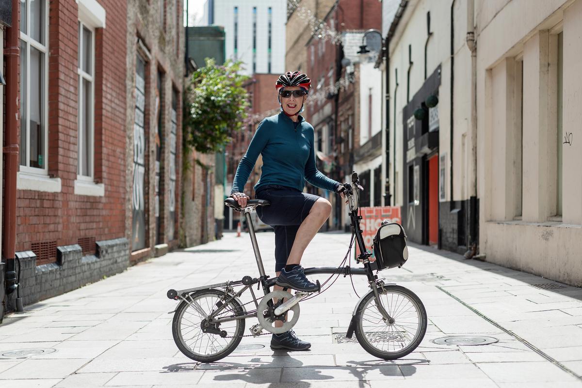 When people choose to cycle or walk short distances, it clears up road space for those who need to drive. More journeys by bike means fewer traffic jams (and more money in your savings). Surely this is something we all want? 

To cut congestion, let's #DriveLessCycleMore.