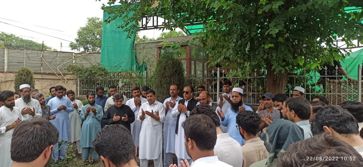 ItsaKp's tweet photo. During Computers Operator strike against discrimination and unjust, Fatiha Khawani was offered for Secretary Administration KP late Fathers. May Allah give him high ranks in Jannah https://t.co/r8B9Et9xpy