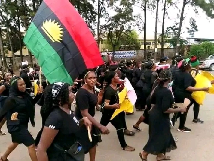Chizoba1Mazi's tweet photo. Better we die fighting for biafra freedom, than to remin a slave in this British Hausa Fulani caliphate called Nigeria, @EU @UN @simon_Ekpa
#FreeBiafraNow
#freenamdikanu https://t.co/65E3VjnOOR