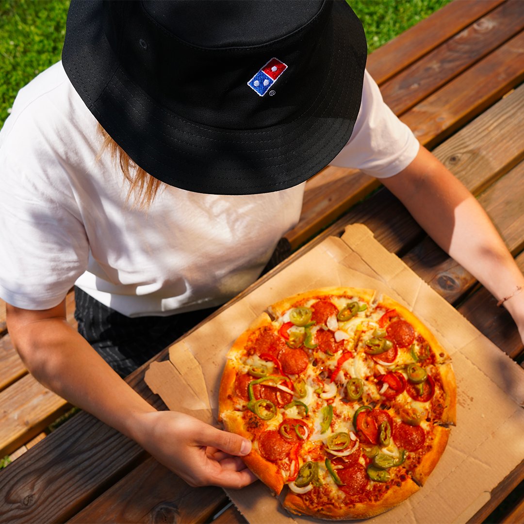 DominosFrance's tweet photo. 🚨 CONCOURS ULTRA COLLECTOR 🚨⁣
Pour continuer l’été en beauté on t’offre ce magnifique bob brodé ultra collector + une pizza large pour te régaler avec du style🍕
👉🏻 Pour participer :
✔️#RT 
✔️Follow @dominos_pizzafr 

🍀TAS 01.09 https://t.co/Cpo33m4oYy