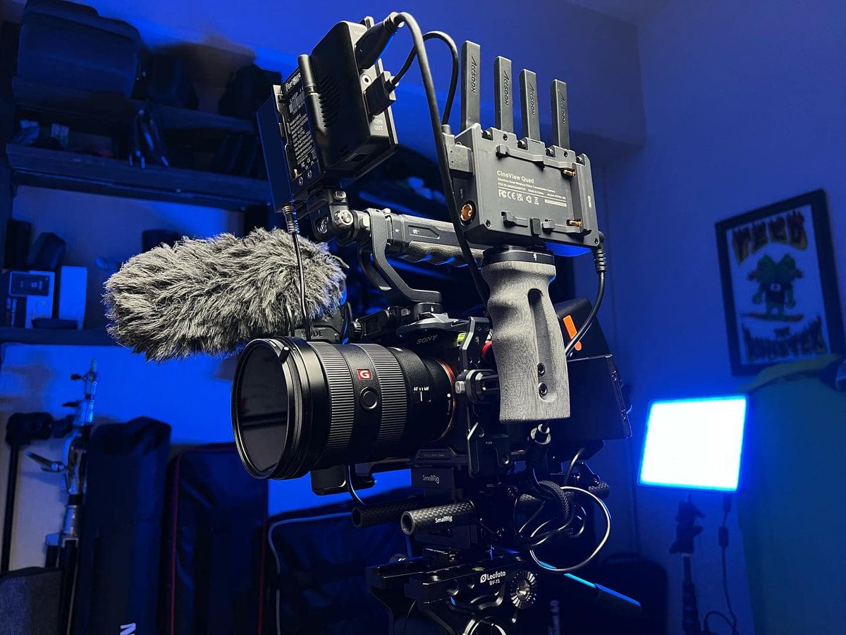 Portkeys_global's tweet photo. Sony α7IV setup shared by @thenoriito 🎥

Gear List:
Portkeys LH5PⅡ
GM 16-35
Accsoon CineView Quad
SmallRig V-mount adapter, rotation handle
Falcam Rig, top &amp; side handle
ZHCINE V99 V-mount battery 
Leofoto LV324C &amp; BV15
Hollyland Lark150

#cameragear #sonya7iv #portkeys #lh5pii https://t.co/JWEttfN6X1