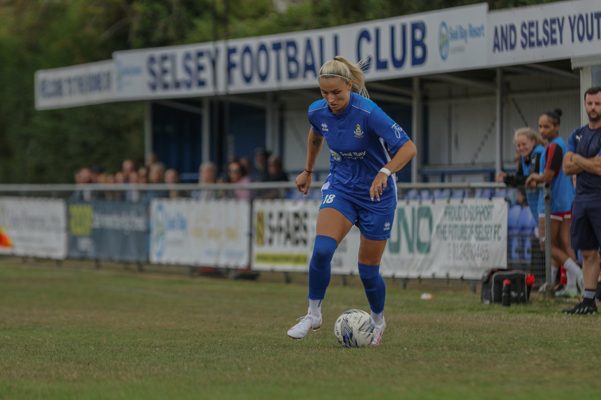girltinyshooter's tweet photo. 1st league Game through the lens 📸
Photo from @selseywfc v @SwindonTownWFC 

More here 👉 https://t.co/rbFpMfq33R

©️girltinyshooter https://t.co/eSeSdaD14z