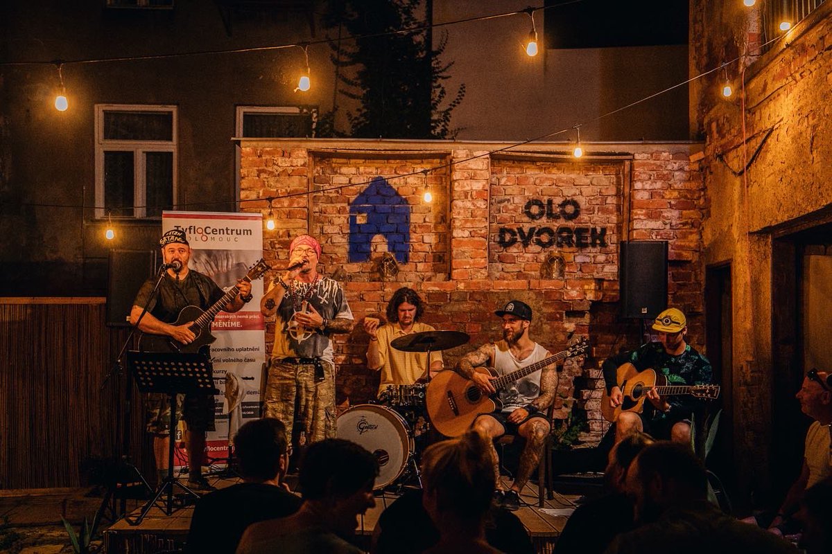 tyflocentrumol's tweet photo. Děkujeme všem, kteří ve čtvrtek 18.8. dorazili na akci Olodvorek pomáhá TyfloCentru Olomouc - charitativní koncert!
Díky vám všem, kapelám a muzikantům se vybralo 9 427,- na podporu našich služeb, osob se zrakově postižených.🥰🥰🥰🥰🥰

foto T.Helísek https://t.co/mvAaij0OqE