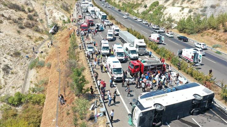 Gaziantep'te kaza yapan araca müdahale edenlere çarpan yolcu otobüsünde bulunan takografın kaza öncesi 130 kilometre hız kaydettiği öğrenildi.