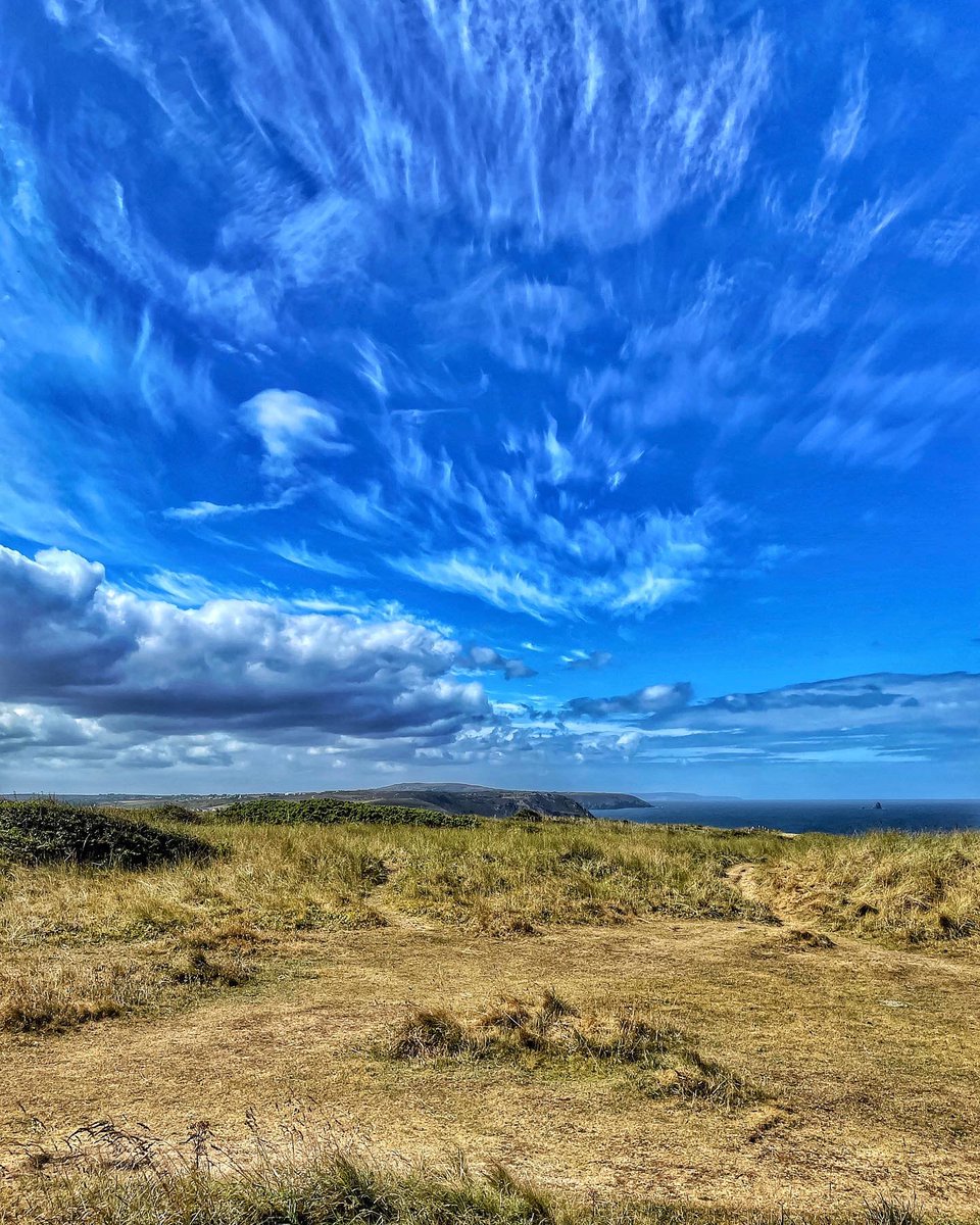 gemmak500's tweet photo. Cliff side clouds.
#cornwall #kernow #lovecornwall #uk #explorecornwall #cornishcoast #sea #ocean #visitcornwall #greatbritain #capturingcornwall #perranporth #sky #marine #cloud #cloudporn l #summerholiday #sun #dunes #landscape #cliffpath #seascape #perranzabuloe #morning https://t.co/F89Zkpl7lA