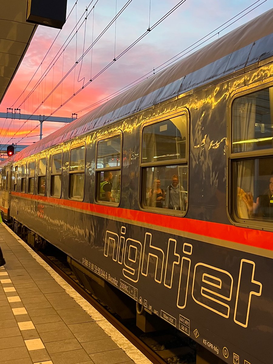 (Part of) team WUR is heading to Bratislava for <a href="/EHPSociety/">European Health Psychology Society</a> - we survived the night train on our seats 🫠 Broken but satisfied we are looking forward to <a href="/EHPS2022/">EHPS 2022 Bratislava</a>
 🪩💃🏼🕺🏼 <a href="/AnoukMesch/">Anouk Mesch</a> <a href="/SMMWolfswinkel/">Sofia Wolfswinkel</a>