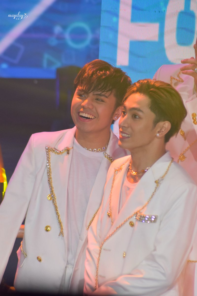 mayday_shots's tweet photo. 082022 #TopClass_Roj & #TopClass_Niko
๐PETA theater
(1)
@topclass_roj @hardheadedniko
#KumuTopClass #TopClassTheFinale https://t.co/hm9q1qepPw