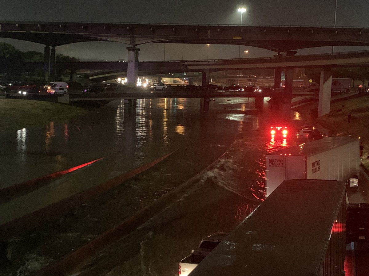 SamHdz25's tweet photo. Dfw Traffic : AVOID I-30 EB &amp; WB : S Malcolm X Boulevard. Major Flooding. @FOX4 @GoodDayFox4 https://t.co/zUW2SYpmSp