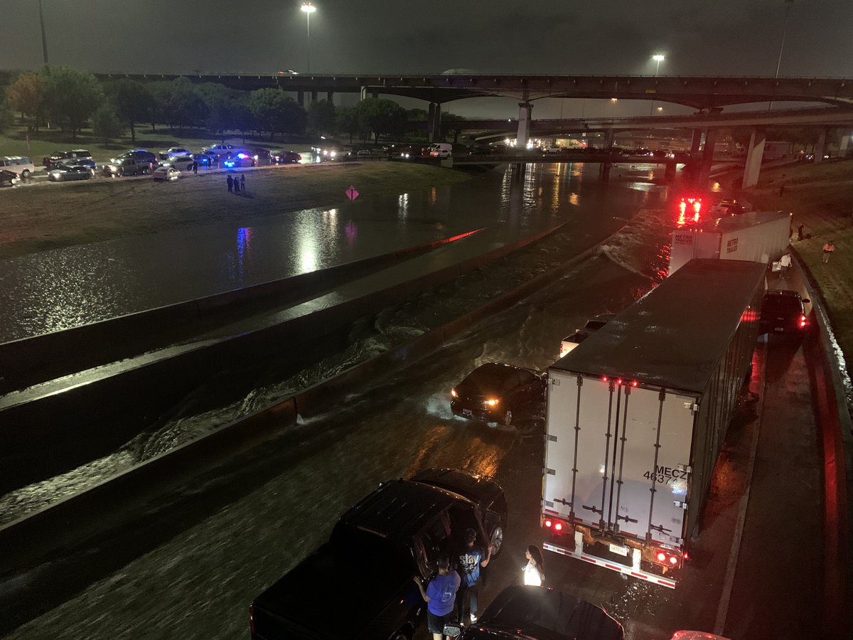 SamHdz25's tweet photo. Dfw Traffic : AVOID I-30 EB &amp; WB : S Malcolm X Boulevard. Major Flooding. @FOX4 @GoodDayFox4 https://t.co/zUW2SYpmSp