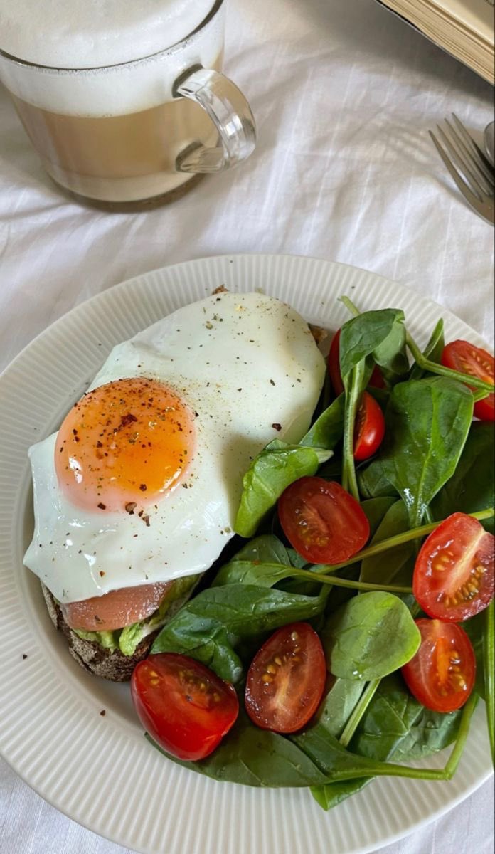 Доброе утро, дорогая/ой! Как тебе спалось, ничего не беспокоило? Хорошее утро начинается с хорошего завтрака, предлагаю разделить его вместе.)