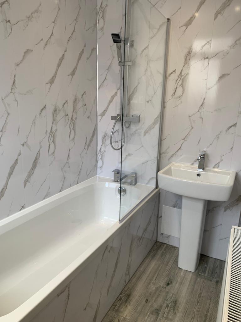 swoodandson's tweet photo. Two new bathroom refurbs, both very different but equally stunning! 
Give us a ring to discuss your new bathroom ideas, we can tailor packages to suit your needs and budgets. 
Give Craig a call on 07810390525! https://t.co/TM352E2TeU