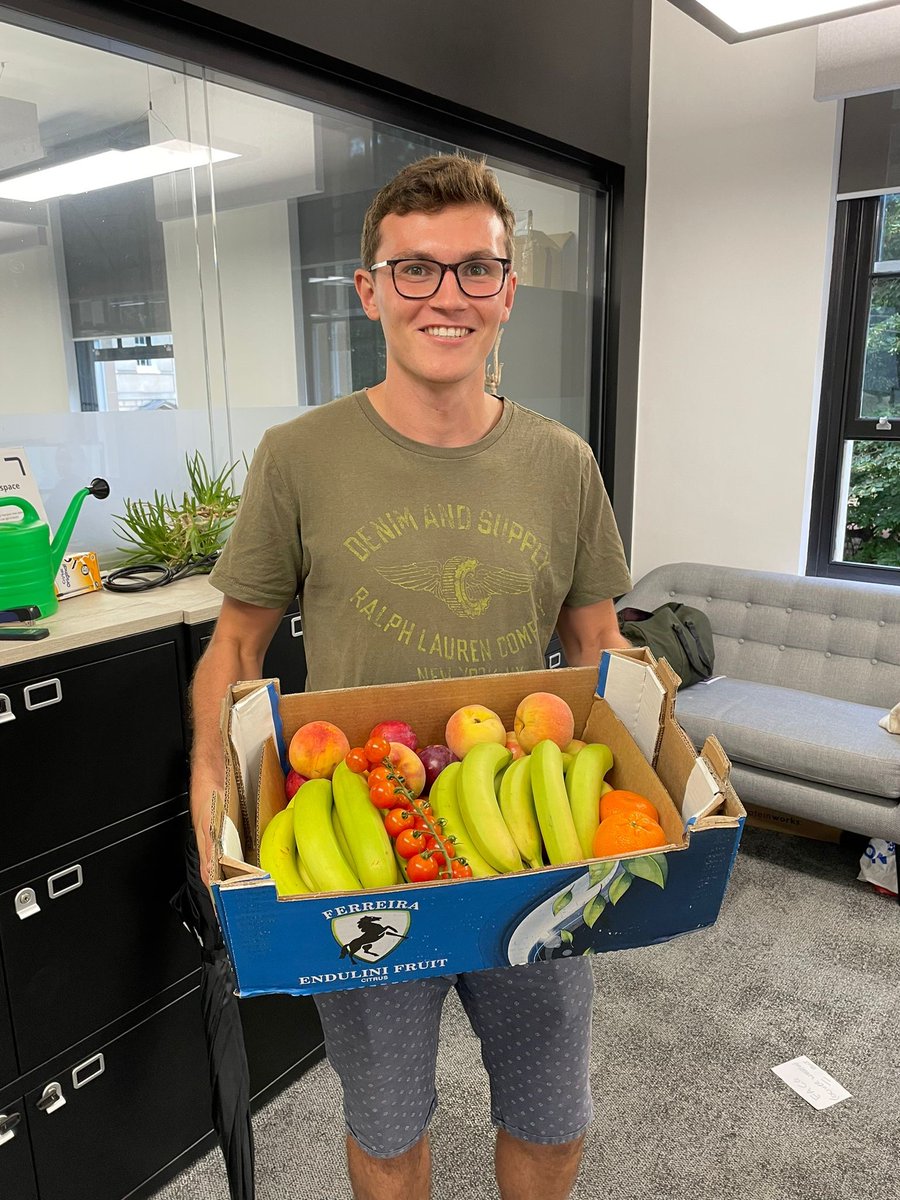 ea_Change_UK's tweet photo. 📢 Delivery! Keeping our team fed and healthy with our first fruit box delivery to HQ 🍌

#staffwellbeing #wellbeing #fruitdelivery #Bristol https://t.co/YvFpl4rrTg