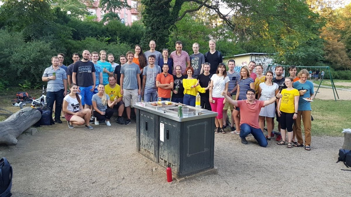 artincz's tweet photo. Víte, proč nám to v ARTINu klape #remote? Protože se naše týmy pravidelně scházejí i offline.

Momentálně plánujeme třeba teambuilding na Vysočině, nebo přechod žhavého uhlí. Chceš o práci remote v ARTINu dozvědět víc? https://t.co/p8LsnjPIA3 https://t.co/ytfHSTPNqk