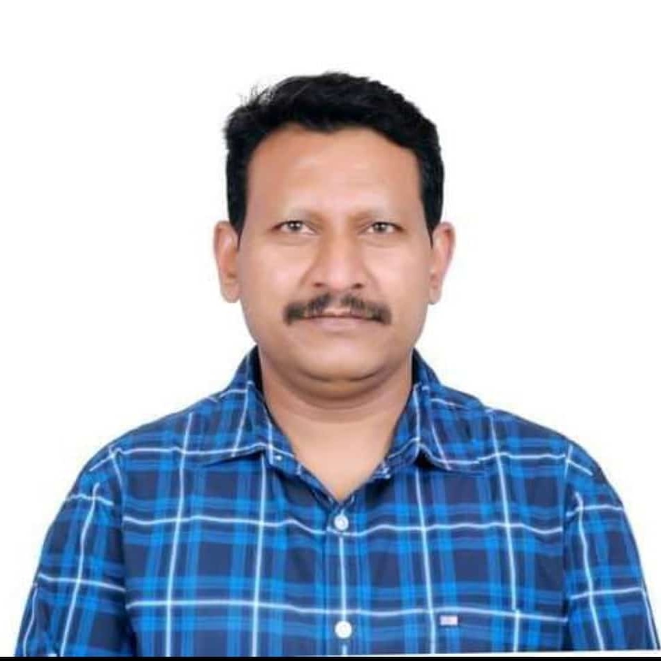 ಮಾನ್ಯ ಮುಖ್ಯಮಂತ್ರಿ ಶ್ರೀ ಬಸವರಾಜ್ ಎಸ್ ಬೊಮ್ಮಾಯಿಯವರ ಮಾಧ್ಯಮ ಸಹಾಯಕ ಗುರುಲಿಂಗಸ್ವಾಮಿಯವರು ಹೃದಯಾಘಾತದಿಂದ ನಿಧನರಾದ ಸುದ್ದಿ ತಿಳಿದು ತೀವ್ರ ಆಘಾತವಾಗಿದೆ. ಉತ್ತಮ ಸ್ನೇಹಮಯಿ ವ್ಯಕ್ತಿತ್ವದ ಸಹೃದಯರಾದ ಗುರುಲಿಂಗಸ್ವಾಮಿಯವರ ಆತ್ಮಕ್ಕೆ ಶಾಂತಿ ಸಿಗಲೆಂದು ಬೇಡಿಕೊಳ್ಳುತ್ತೇನೆ. 
#bjpindia
#gurulingaswamy
#omshanthi🙏