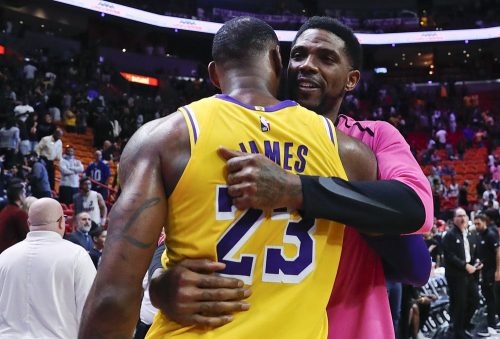 basketusa's tweet photo. LeBron James et Udonis Haslem vont entrer dans le club très fermé des 20 saisons en NBA https://t.co/CS4KSYRIiy https://t.co/UtRHjsJAPQ