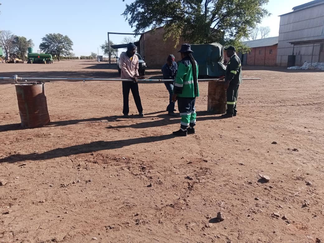 DepofIrrigation's tweet photo. #Bouncingbackbetter
#buildingthenationbrickbybrick
#reverseengineering
#DOI
assembling and modifying hose reel from one spray gun to a boom sprayer that can spray  a diameter of 36m wide and travel a distance of 350-400m irrigating  1.1ha to 1.5 ha https://t.co/WKpv2VFmaj