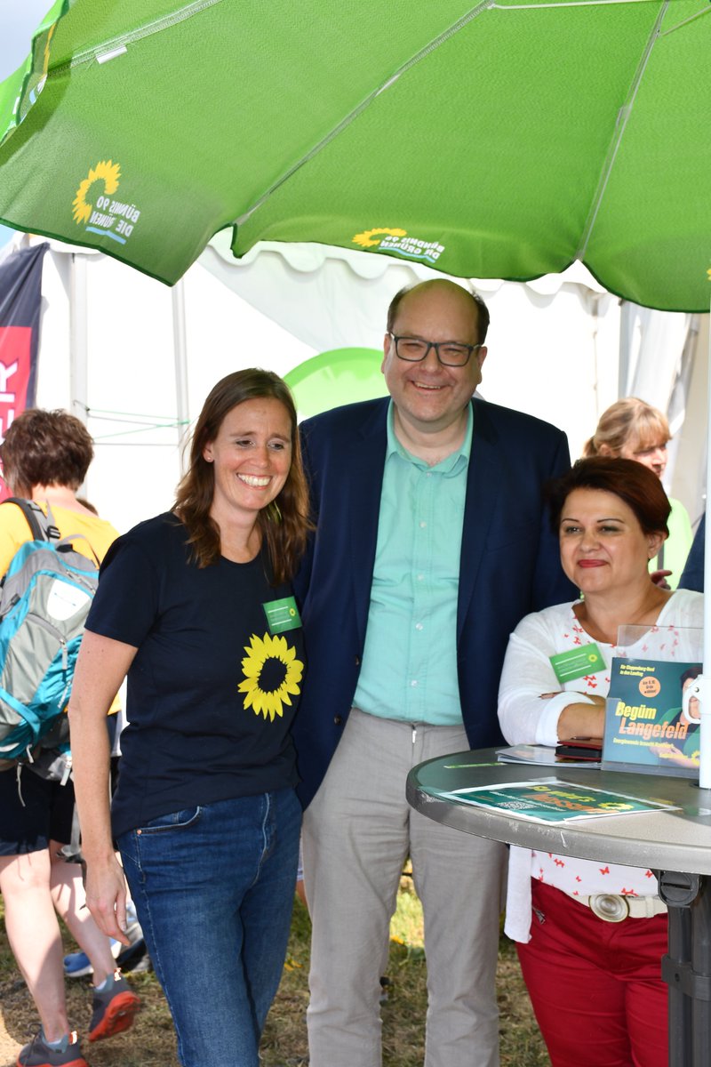 GruenMeyer's tweet photo. Auf den Landtagen Nord in #Hude konnte ich auch das in meiner Amtszeit entwickelte #Weidemilch Label wieder entdecken und zusammen mit den Grünen Landtagskandidatinnen Dr. Anika Hofmann und Begüm Langefeld verkosten. #Grüne #SpitzenkandidaTour #EndlichMachen https://t.co/n4yOid32ru