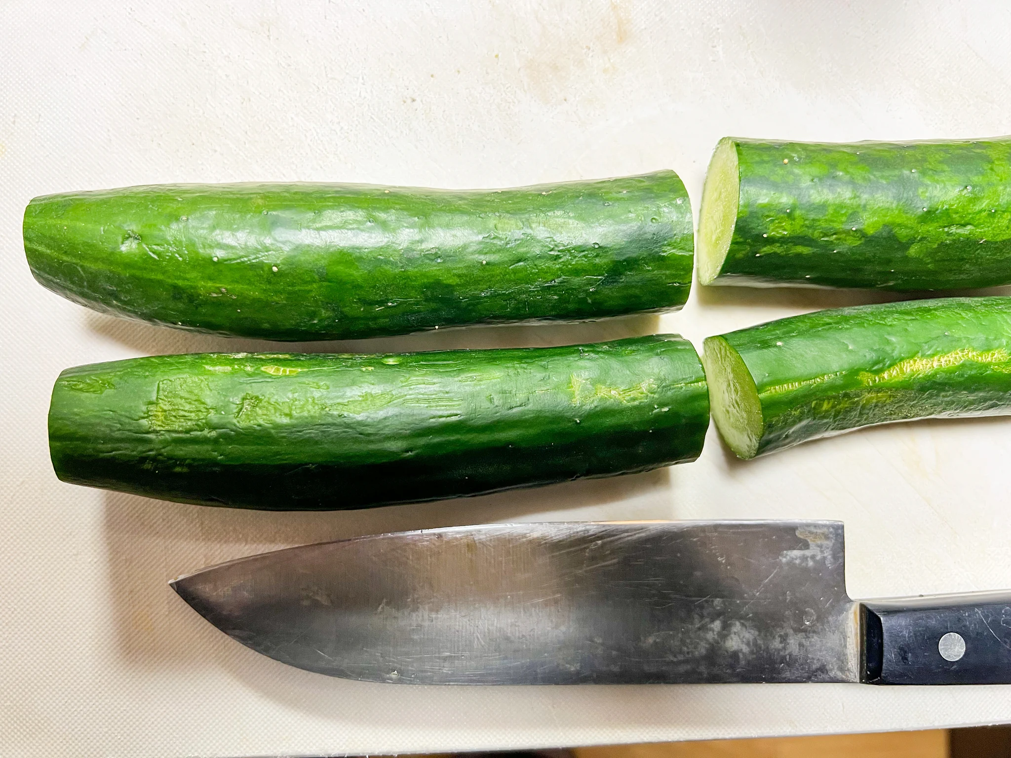 捨てるのはちょっと待った！しなびたきゅうりは復活する！