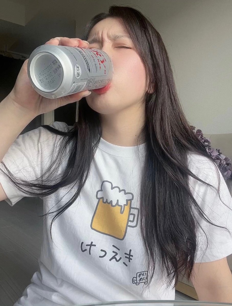 豪快にお酒を飲む女性トラック運転手 トラックめいめい さん 17万人フォロワーの超人気に 2ページ目 Togetter