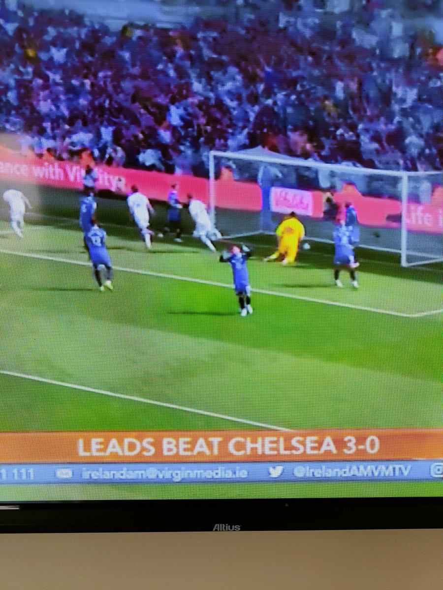 Hey <a href="/TommyBowe/">Tommy Bowe</a>
&amp; @MuireannO_C, can you find out who in <a href="/IrelandAMVMTV/">Ireland AM</a> doesn't support the mighty <a href="/LUFC/">Leeds United</a>, or should that be "Leads United"... #IrlAM