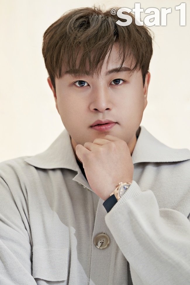 김호중 매력적이고 감성적 보이스와 잘 어우러지며 깊은 감정을 표현

#김호중클래식앨범6번트랙_Champagne
#김호중_2ndClassicAlbum_PANORAMA
#김호중 #kimhojoong #샴페인
#TVAROTTI #약속 #빛이나는사람 #주마등 #panorama #별님