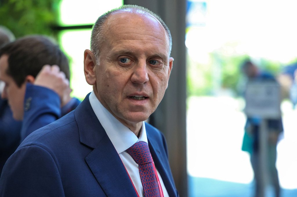 Super yacht seized from billionaire Russian businessman Dmitry Pumpyansky to be sold at auction aje.io/533zj3