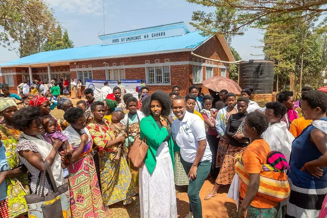 outreachedmercy's tweet photo. I want to take this moment to thank everyone who was part of this act of kindness, love and support. Last week we were able to pay insurance for 210people in @KireheDistrict thank you for being there @QbugondoScovia @NIBStudios https://t.co/iCiizeB9jq https://t.co/Cl9vBrQ6OZ